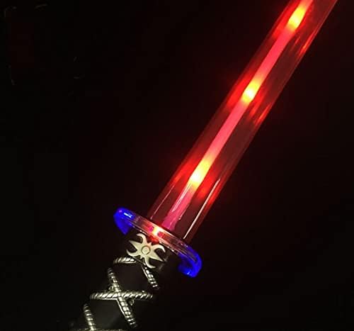 Суперerstвезда во Лос Анџелес осветли нинџа меч во црвена боја со движење активирани во борбени звуци, предводена од забавата на