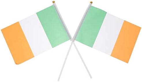 Sosoport Sosoport 50pcs Tricolor Ireland Flags and Hand Waving Flags за забавата на денот на Свети Патрикс и декорацијата на парадата