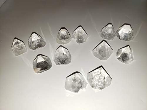 2 парчиња суровини апофилит точки совети Мал А-одделение природен пирамида како лековит кристален скапоцен камен зеолит примерок од Индија