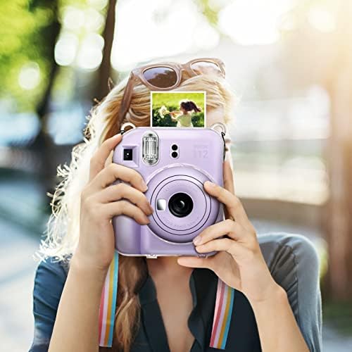 Fintie заштитен јасен случај за Fujifilm Instax Mini 12 Instant Camera - Crystal Hard Shell Cover со надграден филмски џеб за чување фотографии и отстранлив лента за рамо на виножитото, чиста