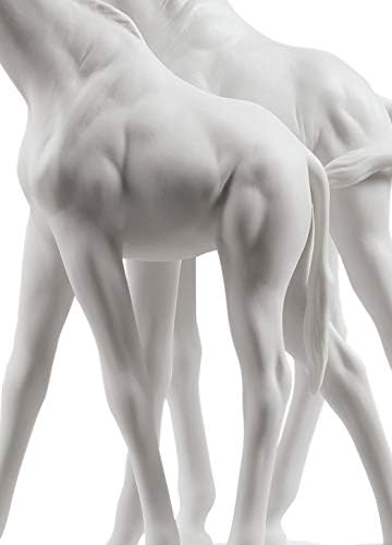 Скулптурата lladró Giraffes. Бело. Порцелански жирафи.