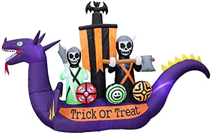 Пакет за украси за забави за Ноќта на вештерките, вклучува 11 стапала долги надуени змеј пиратски бродови, сцени со лилјаци, и 11 анимирани