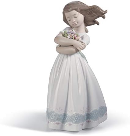 Фигура за девојчиња за невиност во Lladró. Порцеланска девојка со цвеќиња фигура.