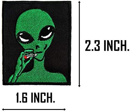 Еднаш x 3 парчиња. Зелен туѓо пушење НЛО НАСА лице смешни закрпи за цртани ликови лого железо или шиење на везена лепенка за подароци