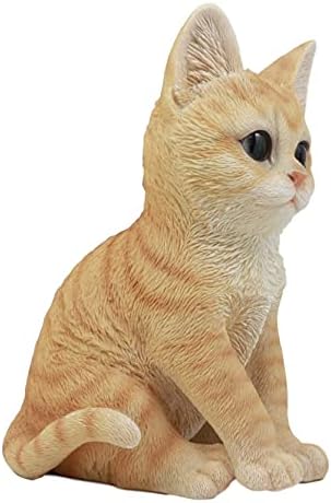 Ebros LifeLike Седи портокалова таби мачка статуа 7,5 висока со стаклени очи рачни обоени реални фигурини за декор на мачки