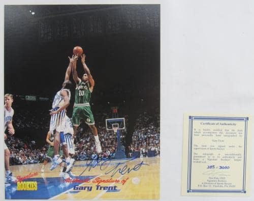Гери Трент потпиша автограм за автограм од 1995 година дебитанти 8x10 кошаркарска картичка w/ - автограмирани НБА фотографии