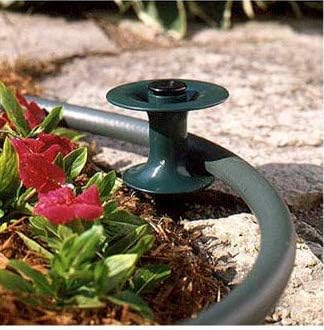 Водич за црево од карпеста планина Спајк - го чува цревото за градина надвор од цветните леи - цинк обложена со 'рѓа без метал шик - цврст