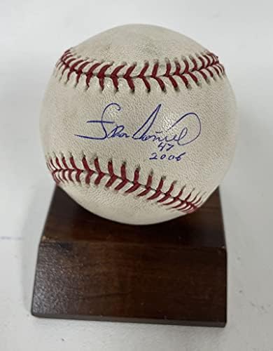 Франциско Лиријано потпиша автограмирана игра користеше официјална бејзбол на мајорската лига - холограми кои одговараат на ЦОА