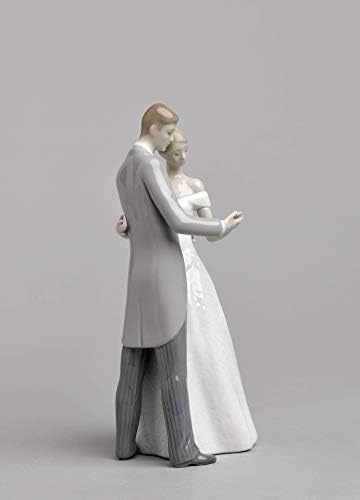 Lladró заедно засекогаш фигура за двојки. Фигура на порцеланска невеста и младоженец.