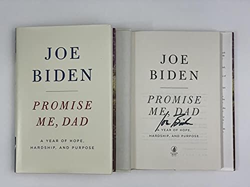 46 -ти претседател oeо Бајден потпиша автограм „Вети ми тато“ Книга Ц - Потпретседател под Бакак Обама, поранешен сенатор од