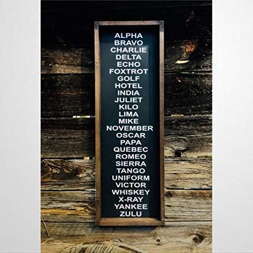 Бајрон Хојл Фонетска азбука врамена од дрво знак, дрвен wallид што виси уметност, инспиративна wallидна плакета на фармата, рустикален