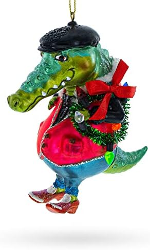 Алигатор облечен во костум стакло Божиќ