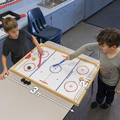 GoSports Ice Pucky Wooden Tabletop Хокеј игра за деца и возрасни - Вклучува 1 табла за игри, 2 хокеј стапчиња и 3 пакети
