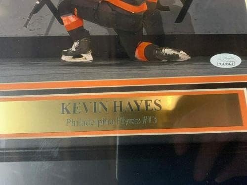 Кевин Хејс автограмираше потпишани флаери 8x10 Фото на центарот на вниманието, врамена JSA - Автограмирани фотографии од NHL