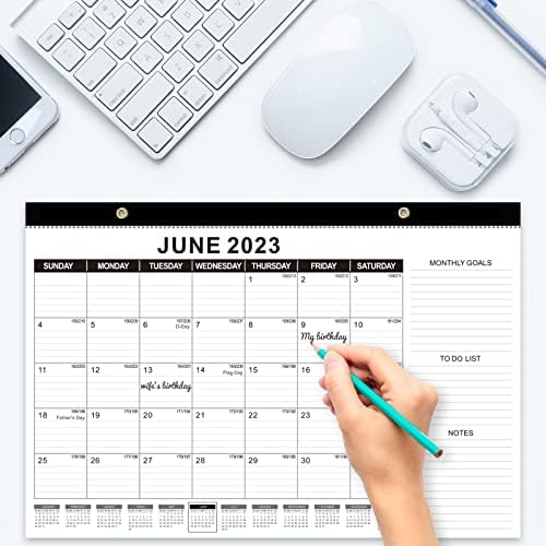 Календар За биро Академска Година 2022-2023: Месечни Страници 17 х 11-1/2 Инчи Трае од јули 2022 до декември 2023 година - 18 Месечен Календар
