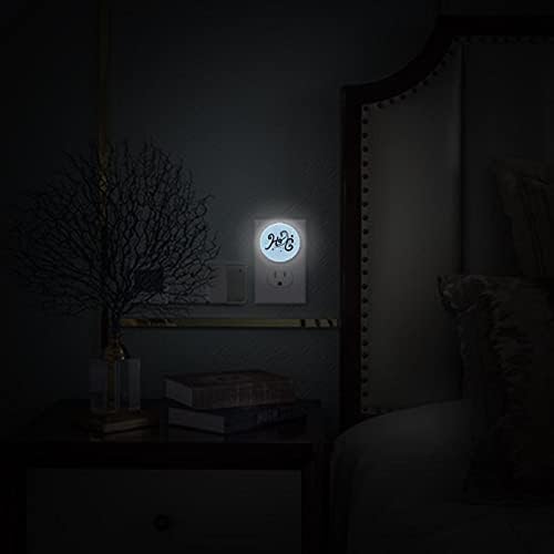 Мек бел LED приклучок за спиење на ноќта идеална за расадник ходник Детска соба кујна 2 пакет самрак до зори сензор жешко англиски јазик
