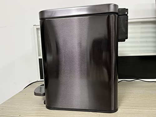 KBX 7 литар / 1,84 галон мек -близок Мал ѓубре конзерва со педал за нозе - не'рѓосувачки челик црна
