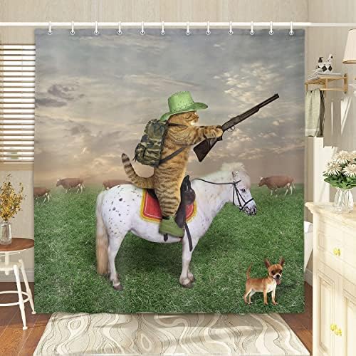 Dynh Смешни животни за туширање завеса, мачка каубој со пушка возејќи коњ на зелена трева ранч со завеса за туш со кучиња за кучиња