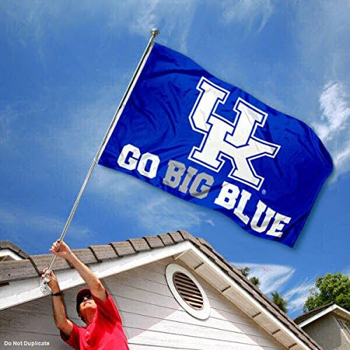 Wildcats во Кентаки одат големо сино двострано знаме