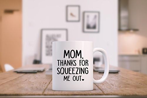Мамо, стискајќи ме Смешна кригла за кафе - Најдобри подароци за ден на мајки од ќерка, син - уникатни подароци за мајка од деца, дете - подароци