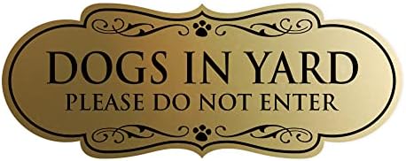 Дизајнерски кучиња во дворот, не внесувајте знак - мал
