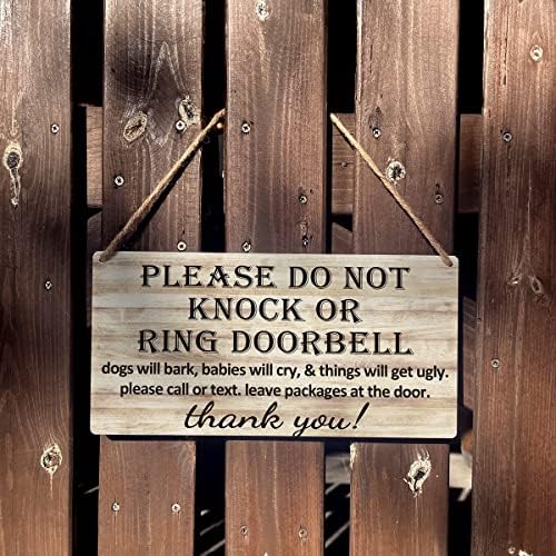 Смешни знаци Подарок фарма куќа Ве молиме, не тропајте или ringвонете ја вратата од врата, дрвена висечка знак Рустикална wallидна