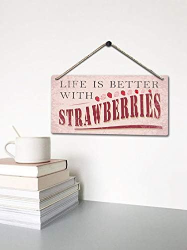 Lifeивотот е подобар со јагоди ретро дрвен јавен декоративен знак за виси за домашна врата гроздобер wallидни плакети декорација