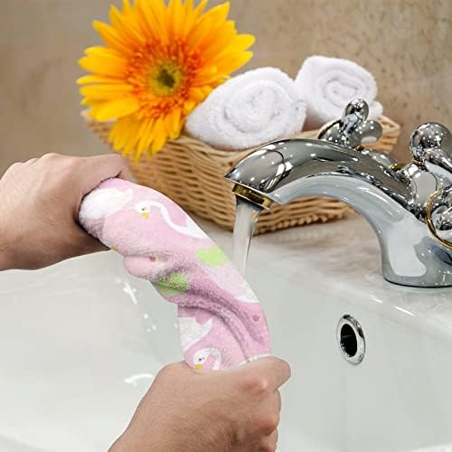 Бел лебед во розова слатка река рачни крпи лице и миење на телото, меки мијалници со симпатични печатени за кујнски хотел за кујна