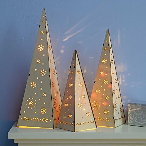 Werchristmas сет од 3 дрвени пирамида елки со топла бела LED светла декорација, 40 x 12 x 12 cm, повеќебојни