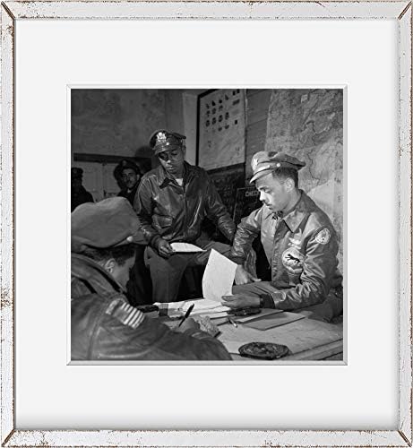 Бесконечни фотографии Фотографија: Тускеги Аеродром | Вудроу В. Крокет | Едвард Ц. Глед | Рамители, Италија | Март 1945 година