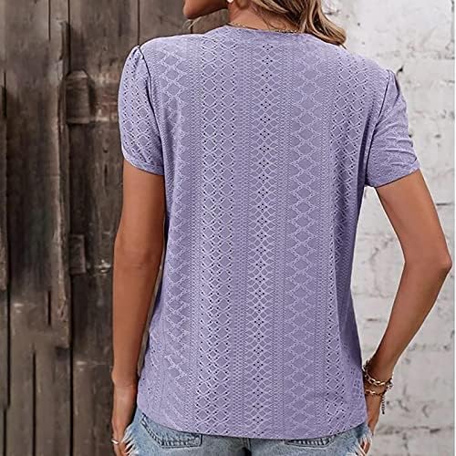 Boho врвови за жени со ливчиња со кратки ракави V вратот летни шупливи копчиња маица 2023 обични цврсти лабави вклопувачки блузи
