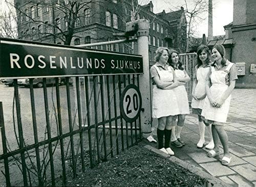 Гроздобер фотографија на специјализанти надвор од болницата Розенлунд. Од лево Ен-Кристин Svann228; S, Lise-Lotte Nilsson, Anita Haraldsson и Anneli Carlsson