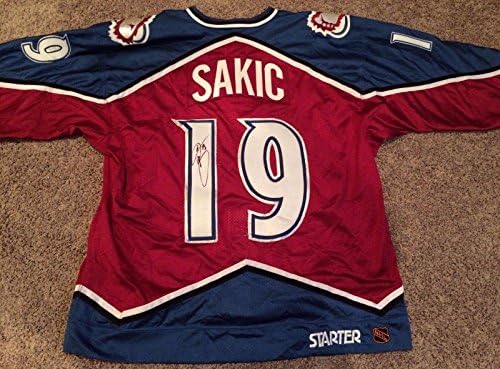 Хоф Колорадо Лавина oeо Сакиќ 1998-99 Игра Користена и потпишана Jerseyерси Мејграј Лоа - Автограмирана дресови на НХЛ