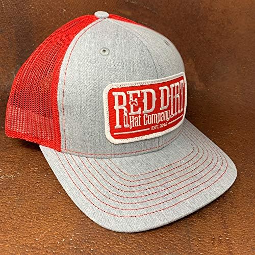 Црвена капа на компанијата со црвена нечистотија прилагодлива капа