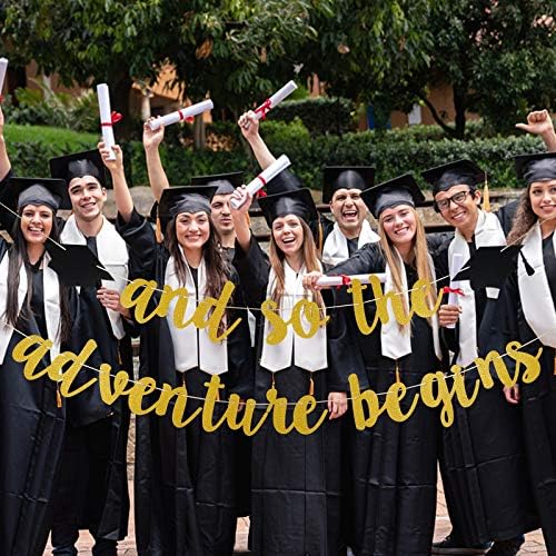 Златен сјај и така авантурата започнува банер, и така авантурата започнува со дипломирање украси злато дипломирање банер украси 2023 за злато