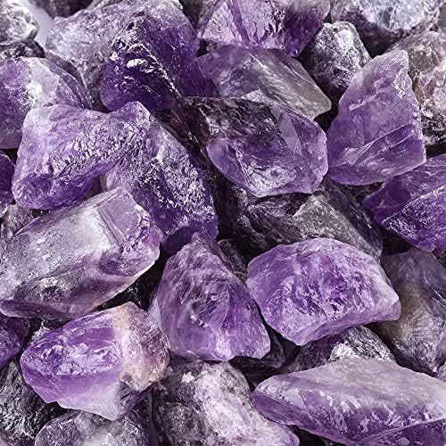 Кристалтс најголемиот дел од аметист кристали груби камења природни сурови лековити кристали камења за заздравување на реики, трескање,